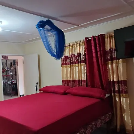 Tina'S Guest House